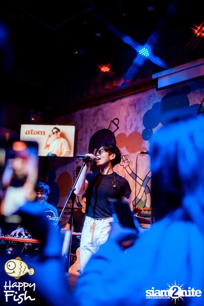 ภาพบรรยากาศคอนเสิร์ต Atom ที่ร้าน Happy Fish Asiatique — photo 210