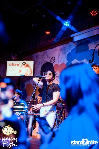 ภาพบรรยากาศคอนเสิร์ต Atom ที่ร้าน Happy Fish Asiatique — photo 211