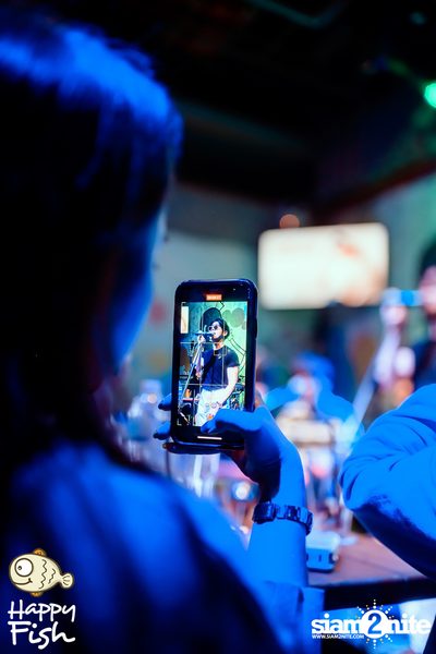 ภาพบรรยากาศคอนเสิร์ต Atom ที่ร้าน Happy Fish Asiatique — photo 213