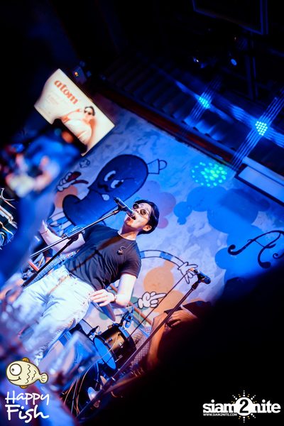 ภาพบรรยากาศคอนเสิร์ต Atom ที่ร้าน Happy Fish Asiatique — photo 215