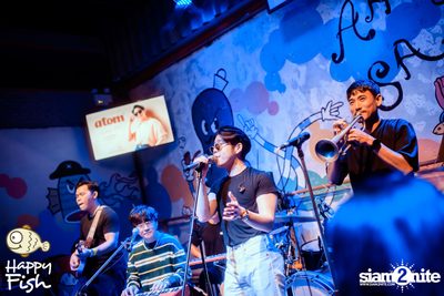 ภาพบรรยากาศคอนเสิร์ต Atom ที่ร้าน Happy Fish Asiatique — photo 216