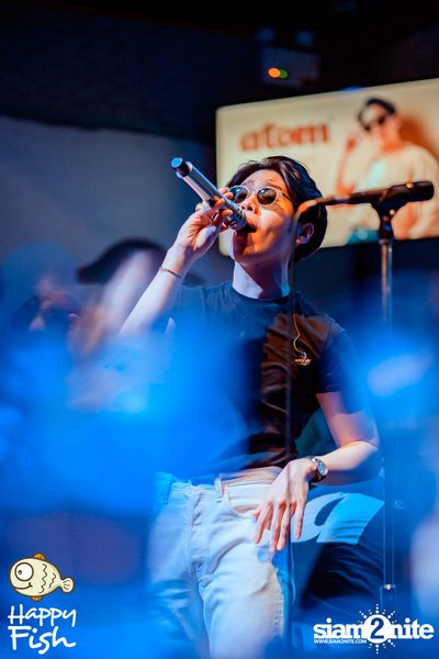 ภาพบรรยากาศคอนเสิร์ต Atom ที่ร้าน Happy Fish Asiatique — photo 217