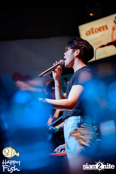ภาพบรรยากาศคอนเสิร์ต Atom ที่ร้าน Happy Fish Asiatique — photo 220