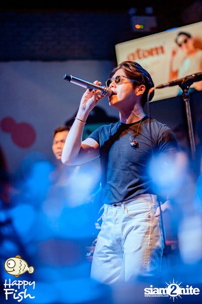 ภาพบรรยากาศคอนเสิร์ต Atom ที่ร้าน Happy Fish Asiatique — photo 221