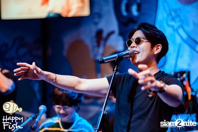 ภาพบรรยากาศคอนเสิร์ต Atom ที่ร้าน Happy Fish Asiatique — photo 229