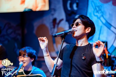 ภาพบรรยากาศคอนเสิร์ต Atom ที่ร้าน Happy Fish Asiatique — photo 231