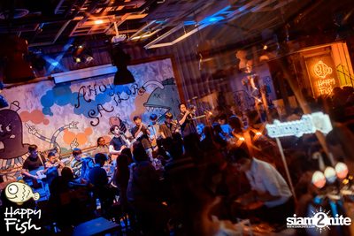 ภาพบรรยากาศคอนเสิร์ต Atom ที่ร้าน Happy Fish Asiatique — photo 235