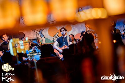 ภาพบรรยากาศคอนเสิร์ต Atom ที่ร้าน Happy Fish Asiatique — photo 238