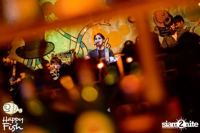 ภาพบรรยากาศคอนเสิร์ต Atom ที่ร้าน Happy Fish Asiatique — photo 240