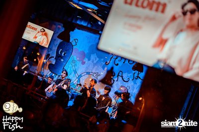 ภาพบรรยากาศคอนเสิร์ต Atom ที่ร้าน Happy Fish Asiatique — photo 242