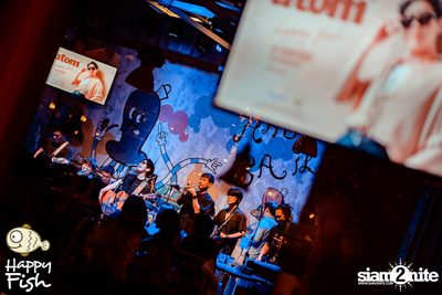 ภาพบรรยากาศคอนเสิร์ต Atom ที่ร้าน Happy Fish Asiatique — photo 243