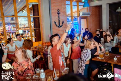 ภาพบรรยากาศคอนเสิร์ต Atom ที่ร้าน Happy Fish Asiatique — photo 246
