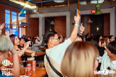 ภาพบรรยากาศคอนเสิร์ต Atom ที่ร้าน Happy Fish Asiatique — photo 247