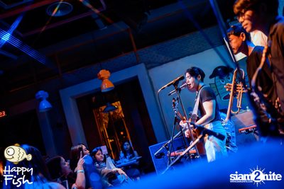 ภาพบรรยากาศคอนเสิร์ต Atom ที่ร้าน Happy Fish Asiatique — photo 250
