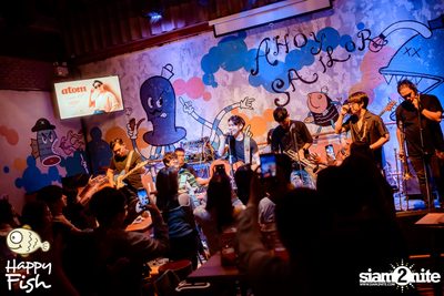 ภาพบรรยากาศคอนเสิร์ต Atom ที่ร้าน Happy Fish Asiatique — photo 256
