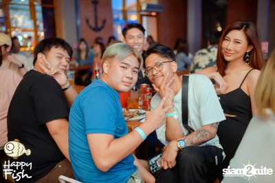 ภาพบรรยากาศคอนเสิร์ต Atom ที่ร้าน Happy Fish Asiatique — photo 257