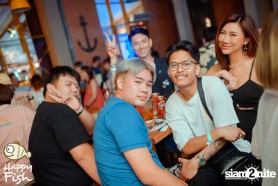 ภาพบรรยากาศคอนเสิร์ต Atom ที่ร้าน Happy Fish Asiatique — photo 258