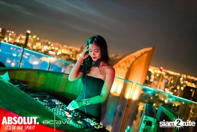 Rainbow Rendezvous at Octave Rooftop Bar — photo 6