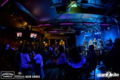 ภาพบรรยากาศคอนเสิร์ต Pok Mindset ที่ Beer House Hilton Hua Hin Resort and Spa — photo 14