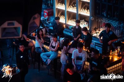 Jam ft. Chin Chinawut / Ploychompoo at Dope & Dirty — photo 11