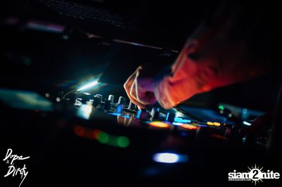 Jam ft. Chin Chinawut / Ploychompoo at Dope & Dirty — photo 29