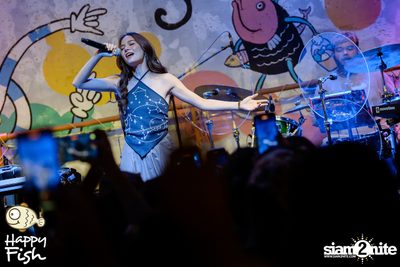 ภาพบรรยากาศคอนเสิร์ต Violette Wautier ที่ Happy Fish Asiatique — photo 35