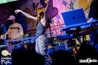 ภาพบรรยากาศคอนเสิร์ต Violette Wautier ที่ Happy Fish Asiatique — photo 36
