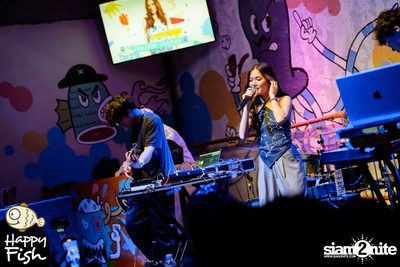 ภาพบรรยากาศคอนเสิร์ต Violette Wautier ที่ Happy Fish Asiatique — photo 37