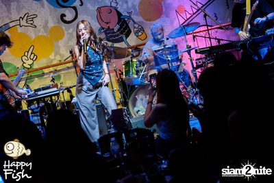 ภาพบรรยากาศคอนเสิร์ต Violette Wautier ที่ Happy Fish Asiatique — photo 41