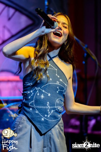 ภาพบรรยากาศคอนเสิร์ต Violette Wautier ที่ Happy Fish Asiatique — photo 50