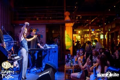ภาพบรรยากาศคอนเสิร์ต Violette Wautier ที่ Happy Fish Asiatique — photo 55