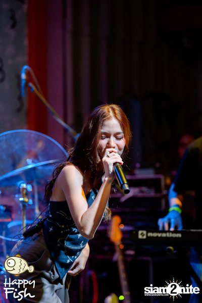 ภาพบรรยากาศคอนเสิร์ต Violette Wautier ที่ Happy Fish Asiatique — photo 56