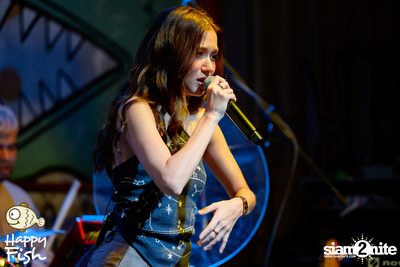 ภาพบรรยากาศคอนเสิร์ต Violette Wautier ที่ Happy Fish Asiatique — photo 60