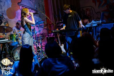 ภาพบรรยากาศคอนเสิร์ต Violette Wautier ที่ Happy Fish Asiatique — photo 62