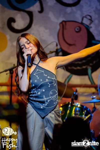 ภาพบรรยากาศคอนเสิร์ต Violette Wautier ที่ Happy Fish Asiatique — photo 67