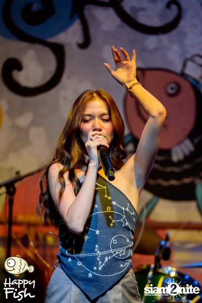 ภาพบรรยากาศคอนเสิร์ต Violette Wautier ที่ Happy Fish Asiatique — photo 68