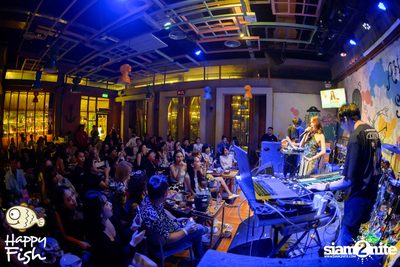 ภาพบรรยากาศคอนเสิร์ต Violette Wautier ที่ Happy Fish Asiatique — photo 75