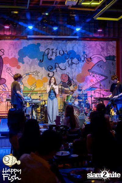 ภาพบรรยากาศคอนเสิร์ต Violette Wautier ที่ Happy Fish Asiatique — photo 95