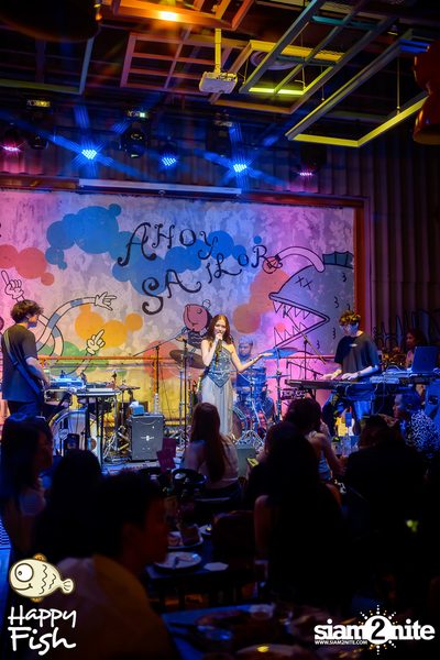 ภาพบรรยากาศคอนเสิร์ต Violette Wautier ที่ Happy Fish Asiatique — photo 96