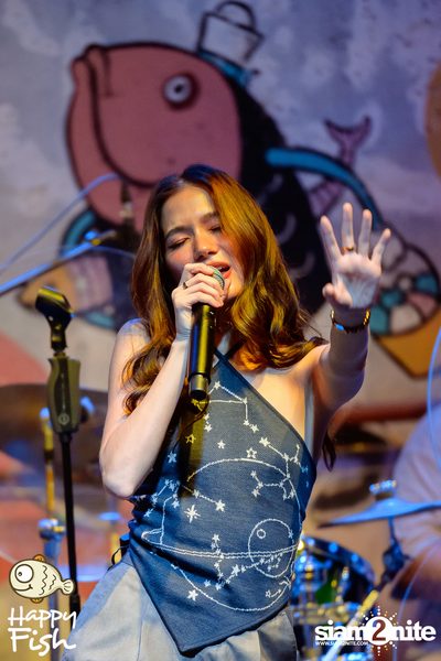 ภาพบรรยากาศคอนเสิร์ต Violette Wautier ที่ Happy Fish Asiatique — photo 97