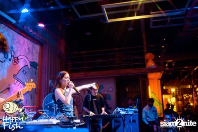 ภาพบรรยากาศคอนเสิร์ต Violette Wautier ที่ Happy Fish Asiatique — photo 113