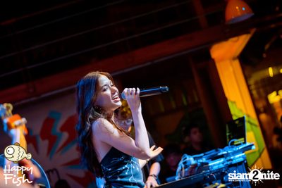 ภาพบรรยากาศคอนเสิร์ต Violette Wautier ที่ Happy Fish Asiatique — photo 125