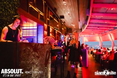 Mad Moon at Octave Rooftop Bar & Lounge — photo 26