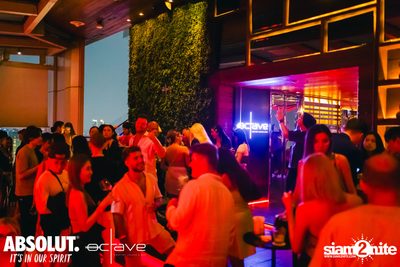 Mad Moon at Octave Rooftop Bar & Lounge — photo 97