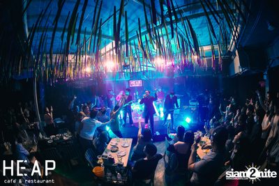 ภาพบรรยากาศครบ 6 ปี พร้อมคอนเสิร์ต Slot Machine ที่ Heap Viphavadee — photo 141