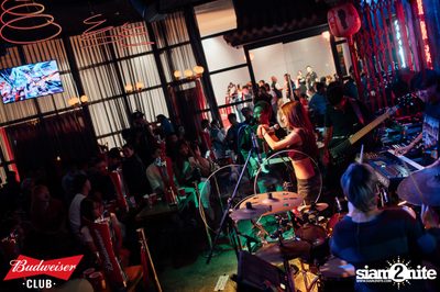 ภาพบรรยากาศงาน Budweiser Club presents Bowkylion concert ที่ Chongjaroen Groove — photo 129