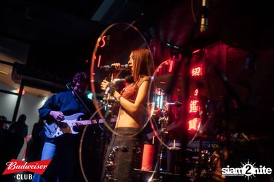 ภาพบรรยากาศงาน Budweiser Club presents Bowkylion concert ที่ Chongjaroen Groove — photo 142