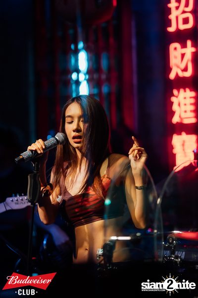 ภาพบรรยากาศงาน Budweiser Club presents Bowkylion concert ที่ Chongjaroen Groove — photo 149