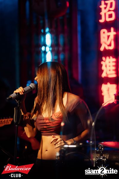 ภาพบรรยากาศงาน Budweiser Club presents Bowkylion concert ที่ Chongjaroen Groove — photo 150