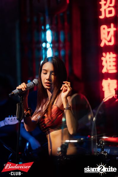 ภาพบรรยากาศงาน Budweiser Club presents Bowkylion concert ที่ Chongjaroen Groove — photo 151
